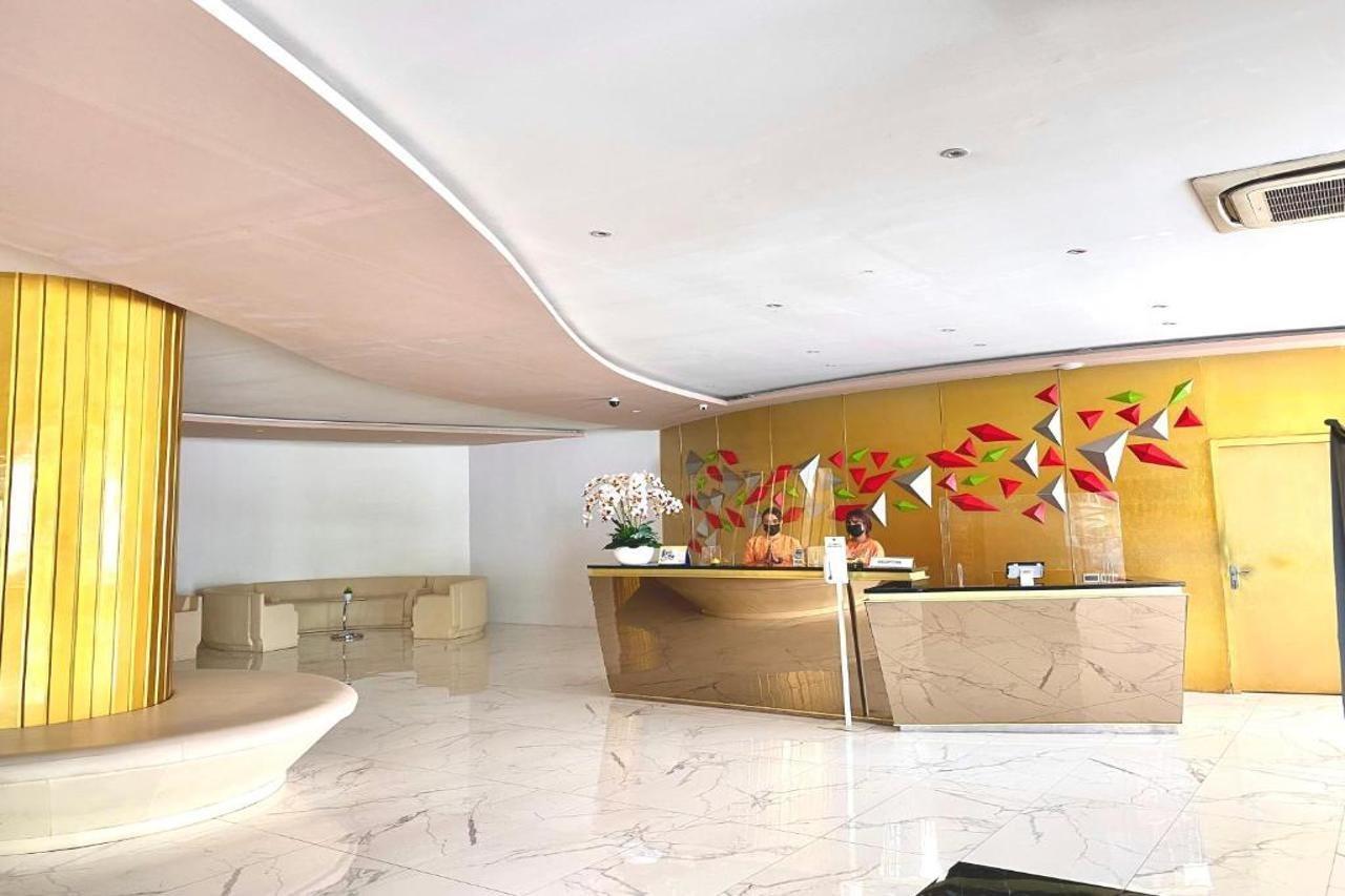 Golden palace hotel Batu Merah Exterior foto